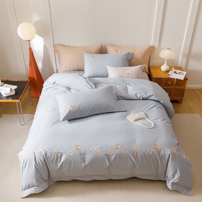 91家纺网 家纺一手货源 找家纺 艾莱家纺 2025新款A类水洗棉加厚绣花四件套-栀夏 栀夏-银蓝