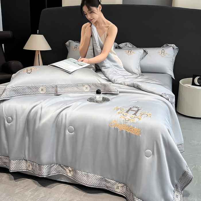 91家纺网 家纺一手货源 找家纺 露梦家纺2025新款A类水洗真丝夏被-格调 格调-薄雾灰