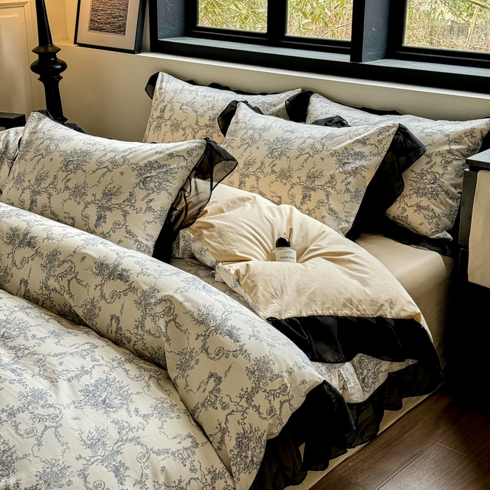 91家纺网 家纺一手货源 找家纺 宅家居 2025新款爆款轻法式赫本风复古印花13372纯棉四件套韩式黑色花边40支全棉三件套 醉颜