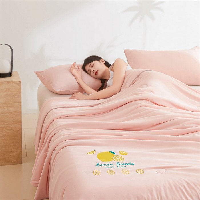 91家纺网 家纺一手货源 找家纺 恒畅 2024新款A类凉感丝纯色双拼柠檬夏被 柠檬-粉玉