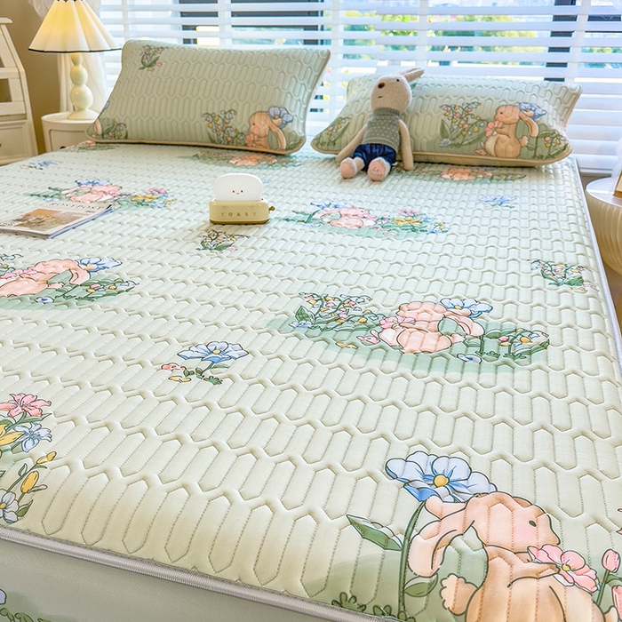 91家纺网 家纺一手货源 找家纺 世纪绒品 2026新款印花卡通床笠款乳胶凉席 花园兔