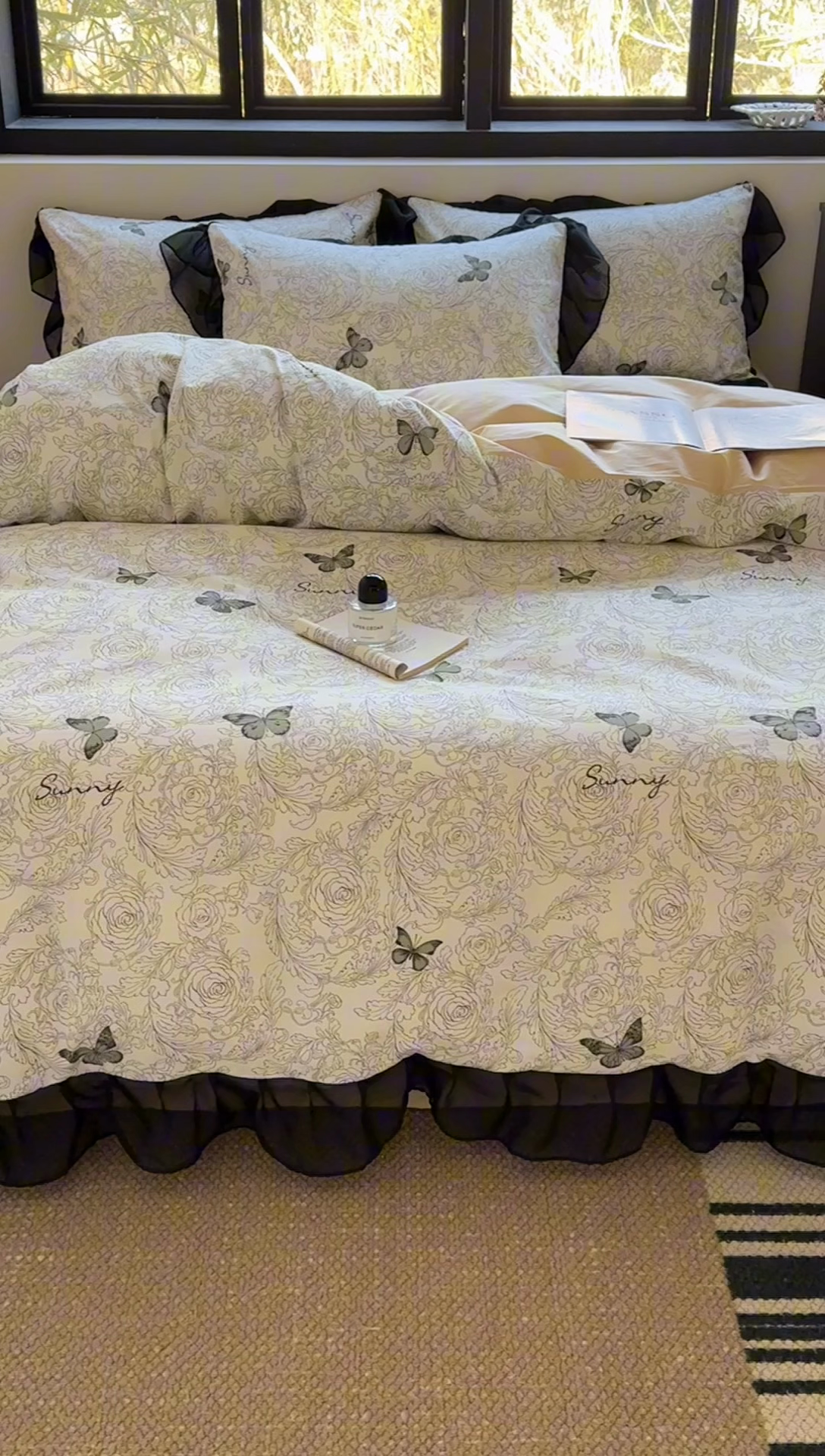 91家纺网 家纺一手货源 找家纺 宅家居 2025新款爆款轻法式赫本风复古印花13372纯棉四件套韩式黑色花边40支全棉三件套 蝶舞