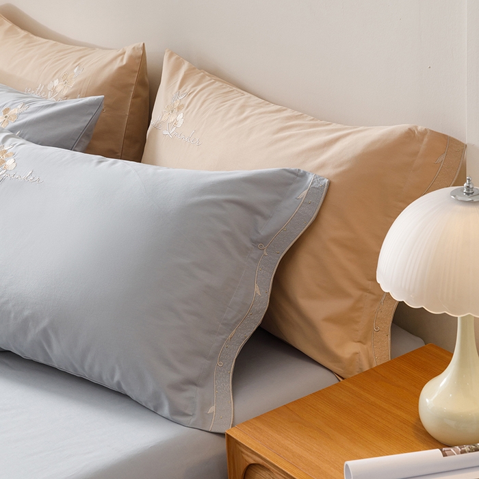 91家纺网 家纺一手货源 找家纺 艾莱家纺 2025新款A类水洗棉加厚绣花四件套-栀夏 栀夏-银蓝