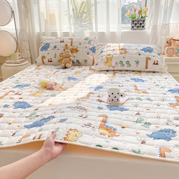 91家纺网 家纺一手货源 找家纺 鸣升家纺 2025新款全棉印花床垫 恐龙仔仔