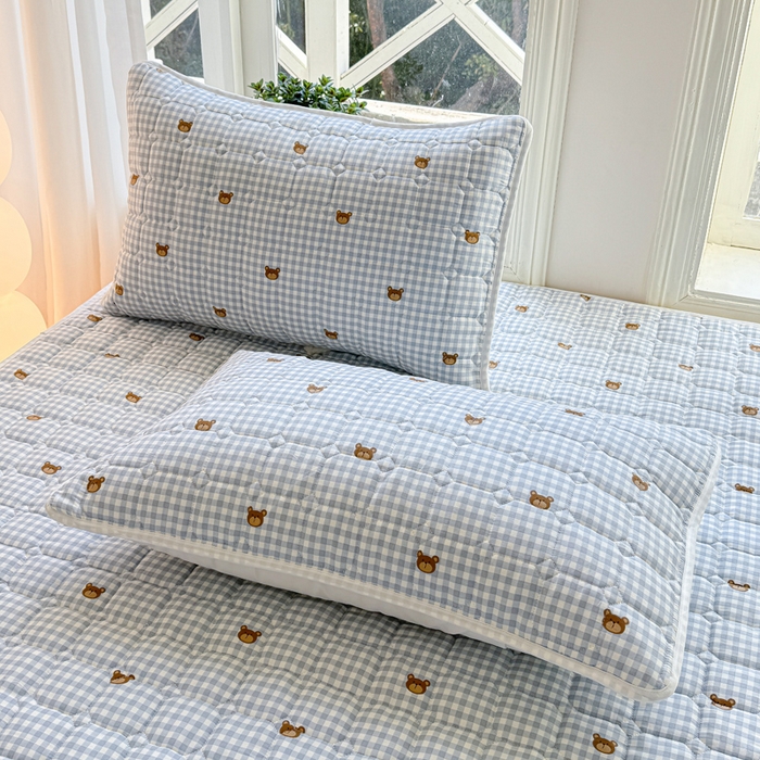 91家纺网 家纺一手货源 找家纺 鸣升家纺 2025新款全棉印花床垫 格子熊仔-蓝