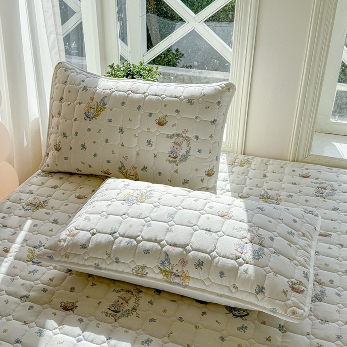 91家纺网 家纺一手货源 找家纺 鸣升家纺 2025新款全棉印花床垫 春日小兔