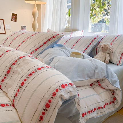 91家纺网 家纺一手货源 找家纺 （总）莱茵家居 2025春夏新款A类田园风小碎花色织钩花全棉四件套-沐阳系列