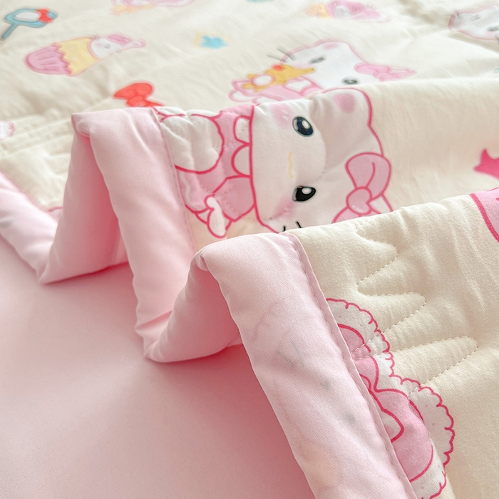 91家纺网 家纺一手货源 找家纺  2025新款A类新疆棉花夏凉被加宽包边水洗棉卡通印花吸湿透气棉花夏被空调被 凌香 蛋糕猫