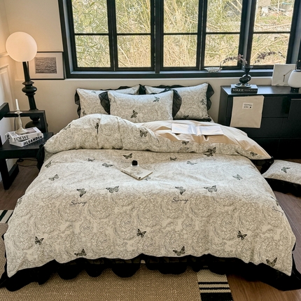 91家纺网 家纺一手货源 找家纺 宅家居 2025新款爆款轻法式赫本风复古印花13372纯棉四件套韩式黑色花边40支全棉三件套 蝶舞