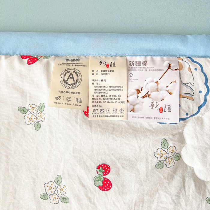 91家纺网 家纺一手货源 找家纺  2025新款A类新疆棉花夏凉被加宽包边水洗棉卡通印花吸湿透气棉花夏被空调被 凌香 草莓兔