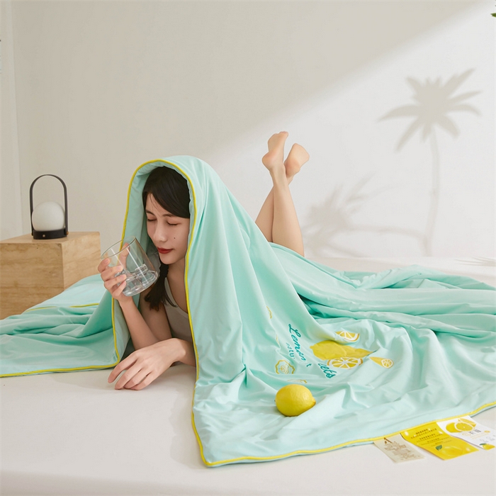 91家纺网 家纺一手货源 找家纺 恒畅 2024新款A类凉感丝纯色双拼柠檬夏被 柠檬-天蓝