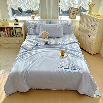 91家纺网 家纺一手货源 找家纺 木堇家居 2025春夏三丽鸥云柔棉毛巾绣夏被四件套 毛巾绣-小马大耳狗