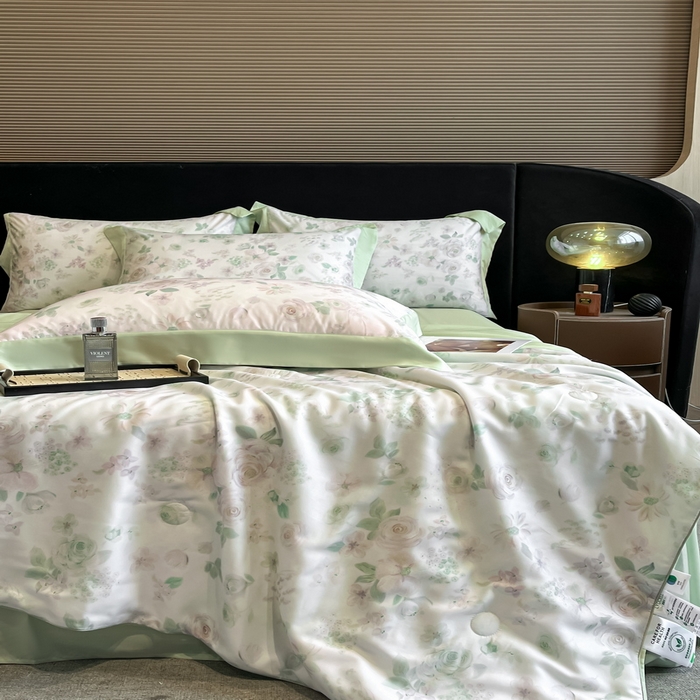 91家纺网 家纺一手货源 找家纺 2025春夏新款简奢款嵌绳莱赛尔数码印花夏被四件套单夏被床笠床单款 念池-绿
