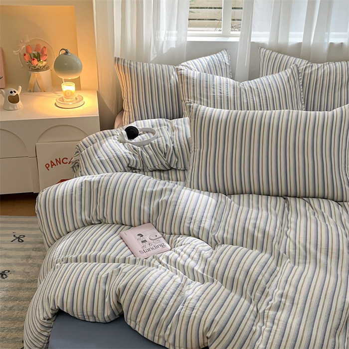 91家纺网 家纺一手货源 找家纺 盛秋家纺 2025新款亲肤格子水洗棉条纹格子四件套【简约风】灰苏条+蓝灰