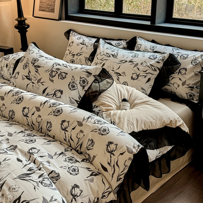 91家纺网 家纺一手货源 找家纺 宅家居 2025新款爆款轻法式赫本风复古印花13372纯棉四件套韩式黑色花边40支全棉三件套 安禾