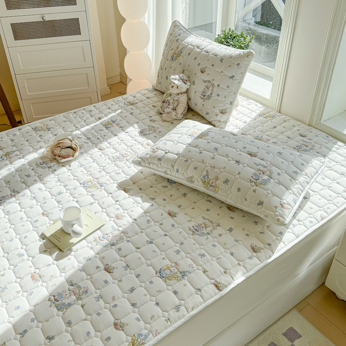 91家纺网 家纺一手货源 找家纺 鸣升家纺 2025新款全棉印花床垫 春日小兔