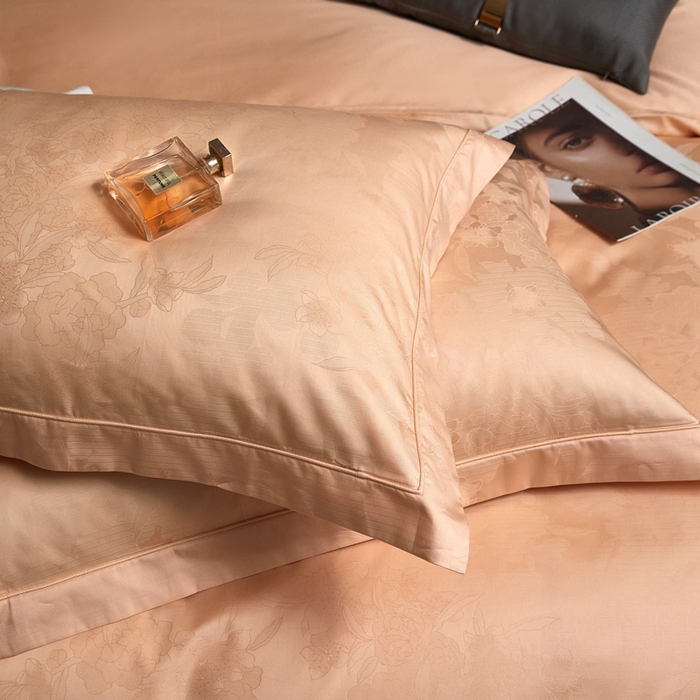 91家纺网 家纺一手货源 找家纺 淳绵家居 2025新款50*50S长绒棉贡缎提花手工立体埋绳工艺四件套（礼盒包装）米菲娜（香槟色）