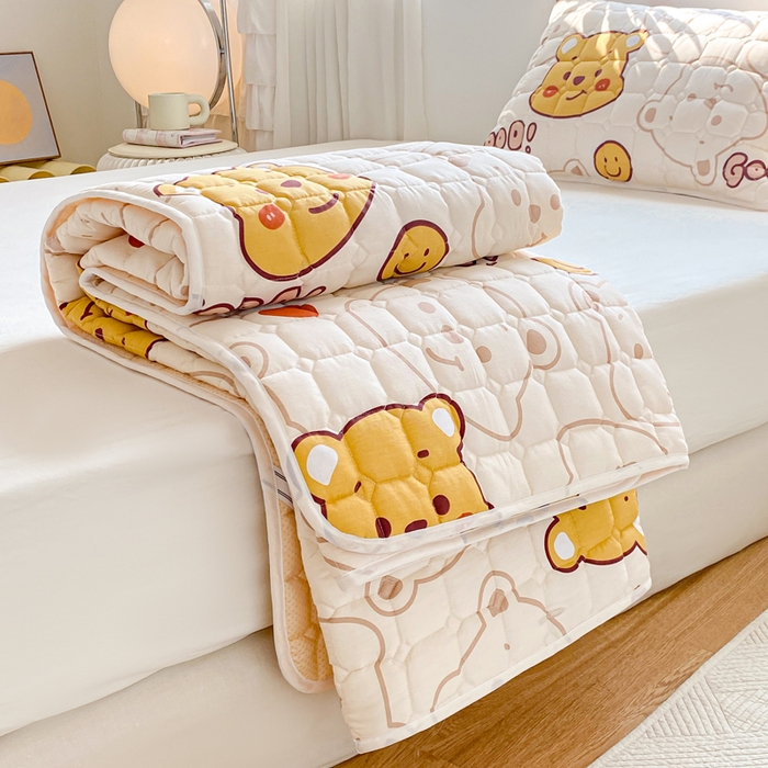 91家纺网 家纺一手货源 找家纺 鸣升家纺 2025新款全棉印花床垫 欢乐萌熊