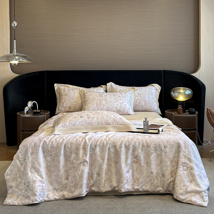 91家纺网 家纺一手货源 找家纺 2025春夏新款简奢款嵌绳莱赛尔数码印花夏被四件套单夏被床笠床单款 春旭恋曲