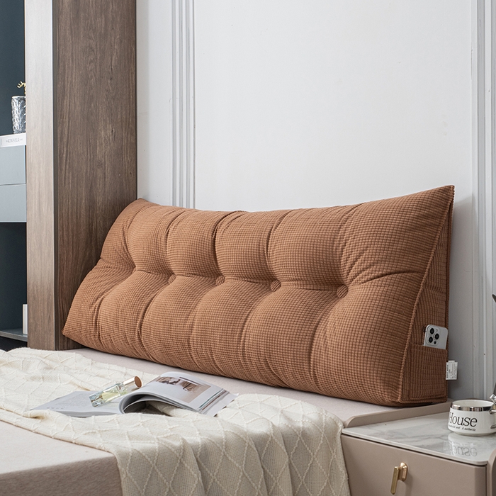 91家纺网 家纺一手货源 找家纺 美达人 2025新款玉米绒三角靠垫 焦糖棕-玉米绒