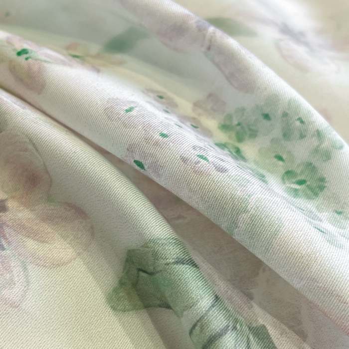 91家纺网 家纺一手货源 找家纺 2025春夏新款简奢款嵌绳莱赛尔数码印花夏被四件套单夏被床笠床单款 念池-绿