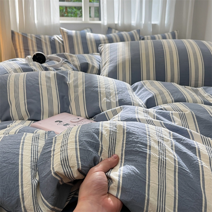 91家纺网 家纺一手货源 找家纺 盛秋家纺 2025新款亲肤格子水洗棉条纹格子四件套【简约风】蓝灰中条+海清