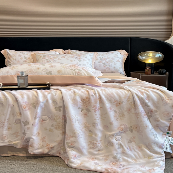91家纺网 家纺一手货源 找家纺 2025春夏新款简奢款嵌绳莱赛尔数码印花夏被四件套单夏被床笠床单款 念池-粉