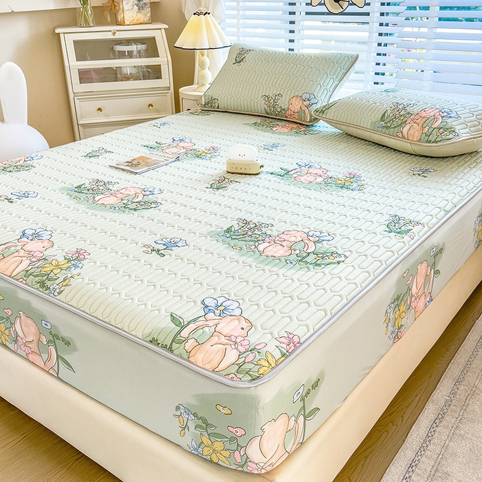 91家纺网 家纺一手货源 找家纺 世纪绒品 2026新款印花卡通床笠款乳胶凉席 花园兔