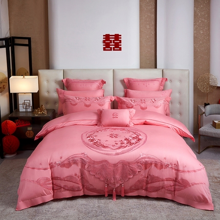 91家纺网 家纺一手货源 找家纺 （总）美娘阁 2025新款长绒棉长绒棉贡缎提花款新中式古典韵味精美刺绣粉色系婚庆四件套多件套