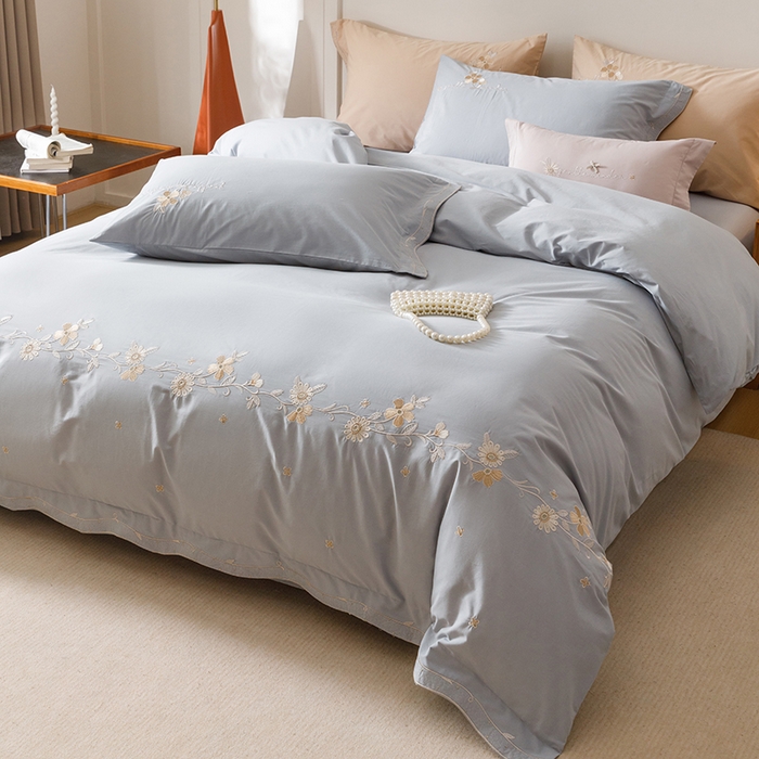 91家纺网 家纺一手货源 找家纺 艾莱家纺 2025新款A类水洗棉加厚绣花四件套-栀夏 栀夏-银蓝