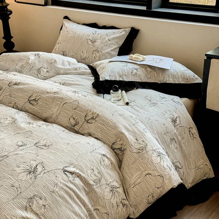 91家纺网 家纺一手货源 找家纺 宅家居 2025新款爆款轻法式赫本风复古印花13372纯棉四件套韩式黑色花边40支全棉三件套 夏荷