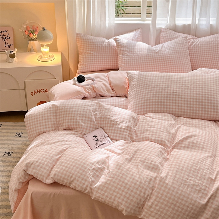 91家纺网 家纺一手货源 找家纺 盛秋家纺 2025新款亲肤格子水洗棉条纹格子四件套【简约风】粉小格+奶油粉