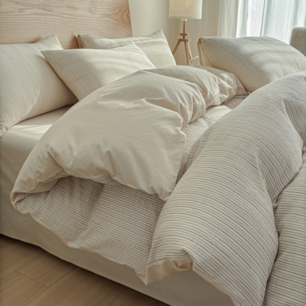 91家纺网 家纺一手货源 找家纺 莱茵家居 2025春夏新款A类色织皱皱纱全棉四件套 静寂-米色