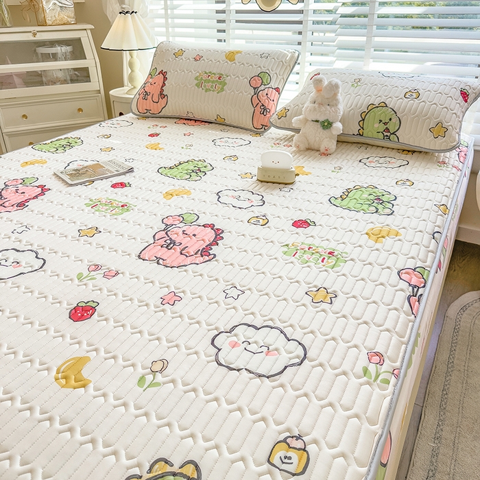 91家纺网 家纺一手货源 找家纺 世纪绒品 2026新款印花卡通床笠款乳胶凉席 小恐龙