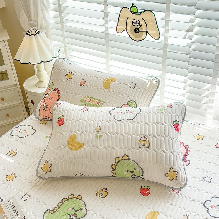 91家纺网 家纺一手货源 找家纺 世纪绒品 2026新款印花卡通床笠款乳胶凉席 小恐龙