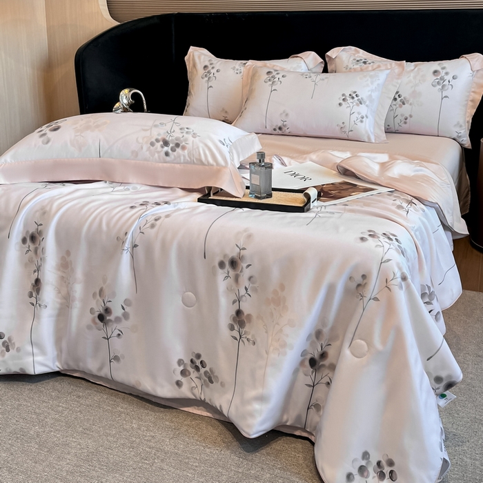 91家纺网 家纺一手货源 找家纺 2025春夏新款简奢款嵌绳莱赛尔数码印花夏被四件套单夏被床笠床单款 浮光落影