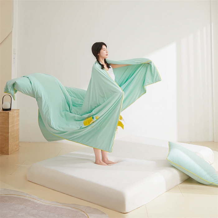 91家纺网 家纺一手货源 找家纺 恒畅 2024新款A类凉感丝纯色双拼柠檬夏被 柠檬-天蓝