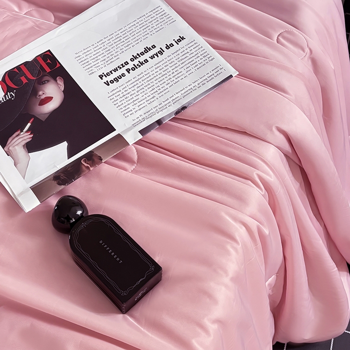 91家纺网 家纺一手货源 找家纺 梦恬佳 2025新款A类凉感丝夏凉被 纯色粉