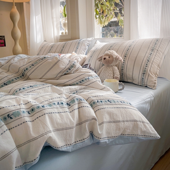 91家纺网 家纺一手货源 找家纺 （总）莱茵家居 2025春夏新款A类田园风小碎花色织钩花全棉四件套-沐阳系列