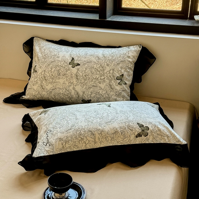 91家纺网 家纺一手货源 找家纺 宅家居 2025新款爆款轻法式赫本风复古印花13372纯棉四件套韩式黑色花边40支全棉三件套 蝶舞