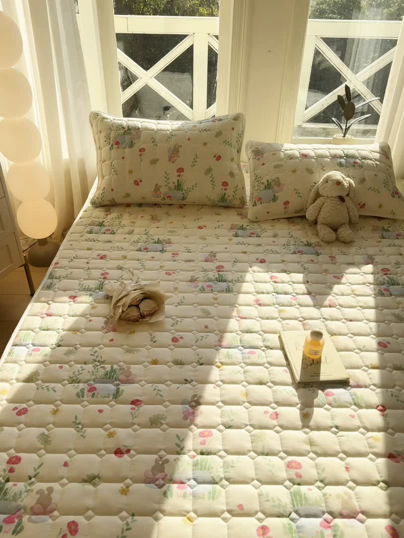 91家纺网 家纺一手货源 找家纺 鸣升家纺 2025新款全棉印花床垫 精灵小兔