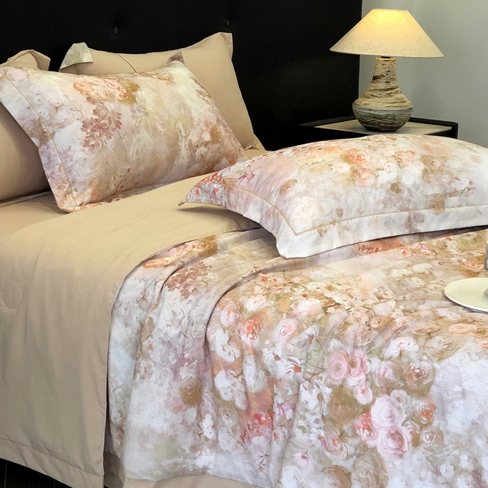 91家纺网 家纺一手货源 找家纺 立奥被业 2025新款雪纺纱夏被超柔数码印花夏被雪纺夏凉被 爱丽丝-米灰