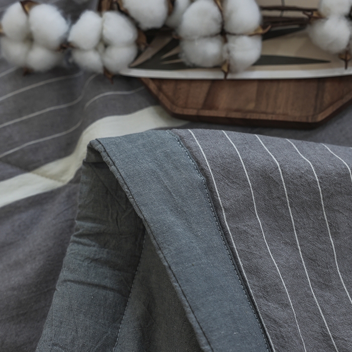 91家纺网 家纺一手货源 找家纺 柠萌家居 2025新款全棉色织水洗棉棉花夏被四件套里外全棉 夏凉被被子被芯 宽双线冷灰