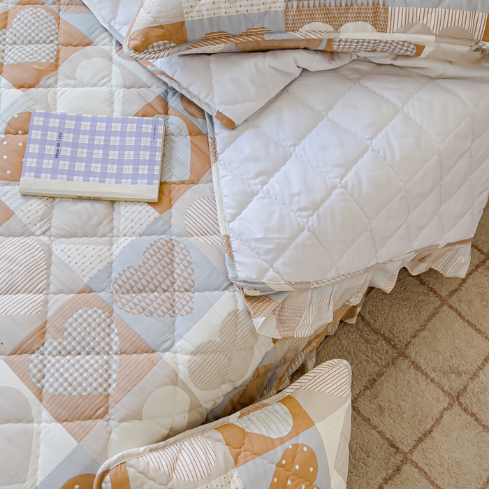 91家纺网 家纺一手货源 找家纺 U品汇 2025新品A类全棉夹棉床盖纯棉100%棉绗缝三件套炕垫褥子13372 G开心日记