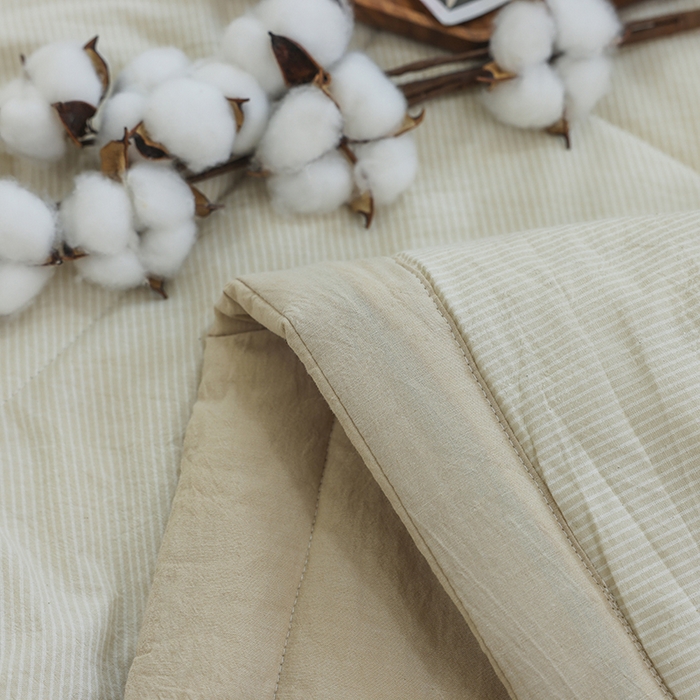 91家纺网 家纺一手货源 找家纺 柠萌家居 2025新款全棉色织水洗棉棉花夏被四件套里外全棉 夏凉被被子被芯 米密条