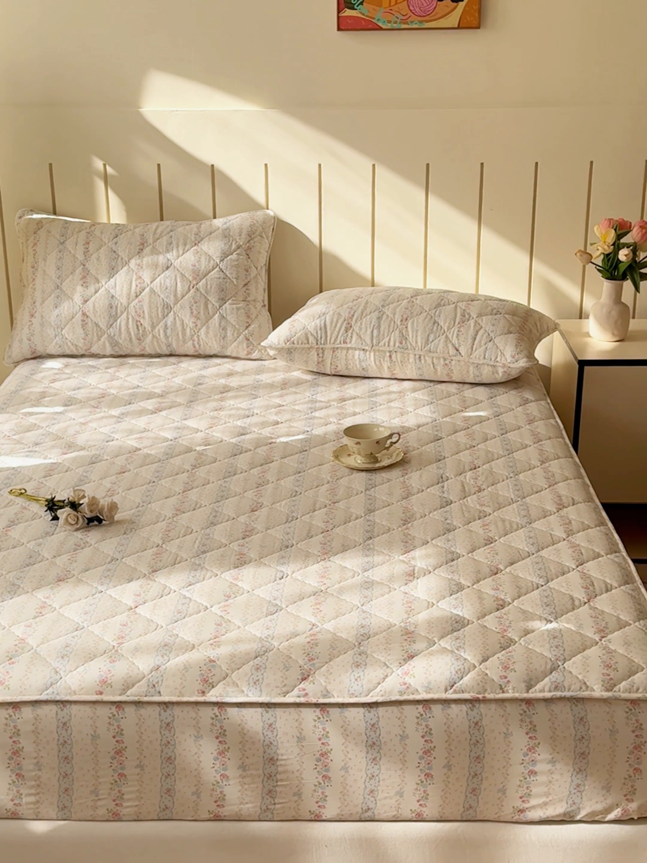 91家纺网 家纺一手货源 找家纺 U品汇 2025新款A类全棉夹棉防水床笠床罩单件隔尿透气床垫加厚防尘可水洗保护套 轻悠花梦