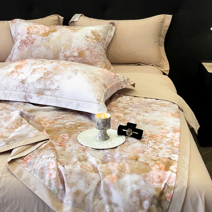 91家纺网 家纺一手货源 找家纺 立奥被业 2025新款雪纺纱夏被超柔数码印花夏被雪纺夏凉被 爱丽丝-米灰