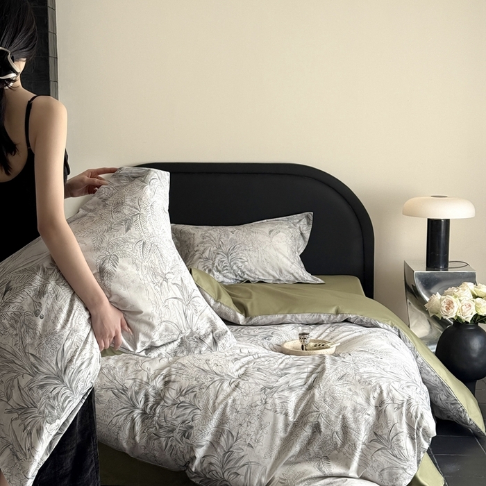 91家纺网 家纺一手货源 找家纺 鹿班家居 2025年春夏款100S长绒棉数码印花系列四件套—挪威森林 挪威森林-浅绿