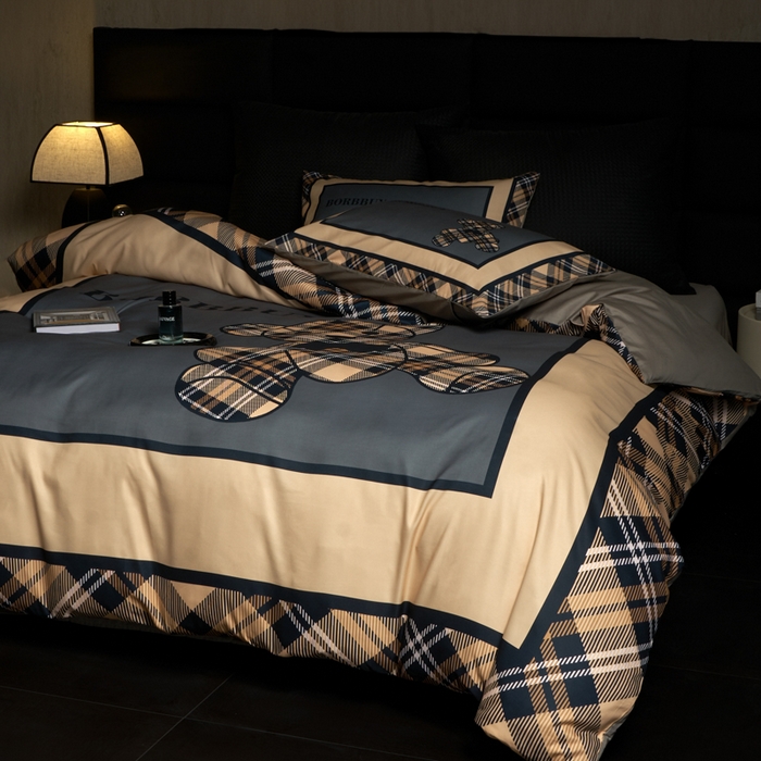 91家纺网 家纺一手货源 找家纺 花沐 2025新款轻奢潮牌亲肤棉纯棉四件套 英伦熊