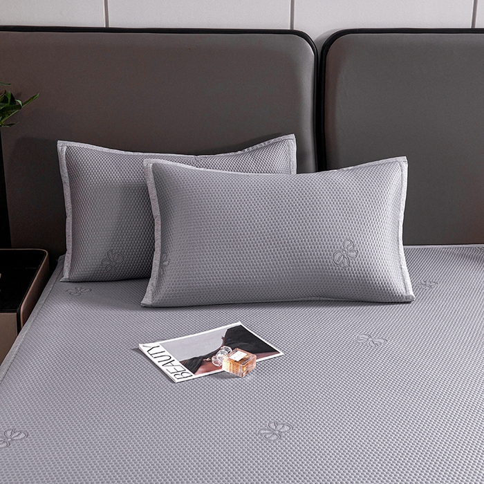 91家纺网 家纺一手货源 找家纺 青雅席业 2025年新款7A抗菌母婴级纯乙纶PE刺绣凉感丝豆豆席 蝴蝶结-灰